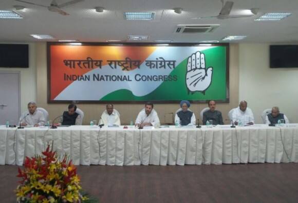 राहुल गांधींनी पक्षाची धुरा सांभाळावी, काँग्रेस नेत्यांची मागणी Congress Working Committee Asks Rahul To Take Over As Party Chief राहुल गांधींनी पक्षाची धुरा सांभाळावी, काँग्रेस नेत्यांची मागणी