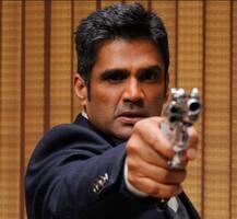 \'त्या\' टॅक्सीचालकांविरोधात अभिनेता सुनिल शेट्टीची पोलिसात तक्रार