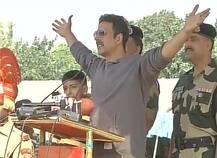 अक्षयची जम्मूतील बीएसएफच्या बेसकॅम्पला भेट