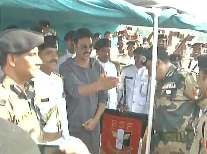 हॉलिडे, बेबी, सैनिक अशा सिनेमात त्याने सैनिकाची भूमिका साकारली आहे.