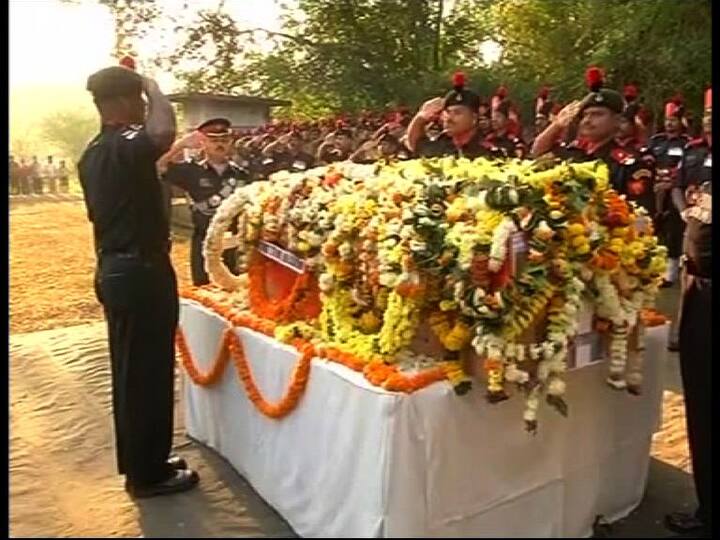 ‘अमर रहे, अमर रहे, राजेंद्र तुपारे अमर रहे’, भारत माता की जय यासारख्या घोषणांनी परिसर दणाणून गेला.