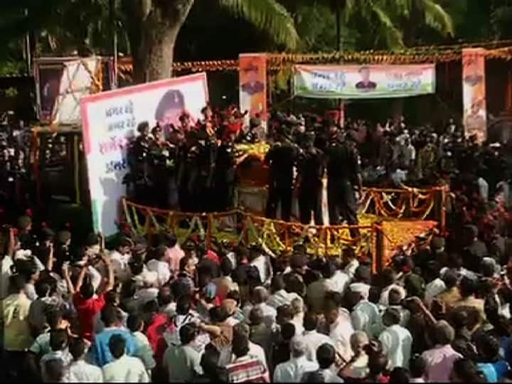 राजेंद्र तुपारे यांनी 14 वर्षे भारतमातेची सेवा केली, मात्र रविवारी 6 नोव्हेंबरला शत्रूशी लढताना त्यांना वीरमरण आलं. राजेंद्र तुपारे यांच्या पश्चात पत्नी, दोन आर्यन (वय 9 वर्षे) आणि वैभव (वय 5 वर्षे) अशी दोन मुलं आणि आई-वडील आहेत.