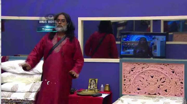 विशेष म्हणजे, यानंतर ओम स्वामीही स्वत: उभे राहून मोनालिसाकडे पाहात बेली डान्स करण्याचा प्रयत्न करु लागतात.