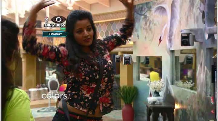 नॉमिनेशनपासून बचाव करण्यासाठी तरुणांना आकर्षित करत आहे, अशी टीप्पणीही ओम स्वामींनी यावेळी केली.