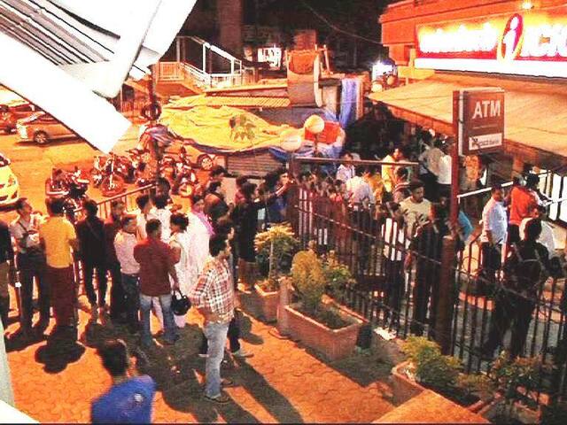 टोलनाका, एटीएम, पेट्रोल पंपावर गर्दी, सामान्यांना मनस्ताप