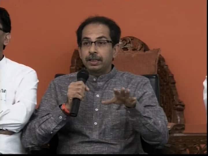 56 इंचाची छाती 5600 इंच करा, पण हिंमत असेल तर स्विस बँकेवर सर्जिकल स्ट्राईक करुन तिथला काळा पैसा भारतात आणून दाखवा - उद्धव ठाकरे