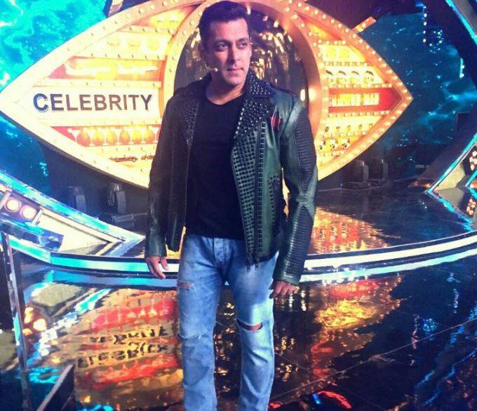 पंतप्रधान नरेंद्र मोदींच्या निर्णयाचे बॉलिवूडचा दबंग खाननेही स्वागत केले आहे. सलमानने काळा पैशांच्या समस्येवर अॅक्शन घेतल्याबद्दल पंतप्रधानांना सलाम केला आहे.