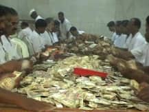 साई मंदिरात 500 आणि 1000 रुपयांच्या नोटांचे कोट्यवधींचे दान