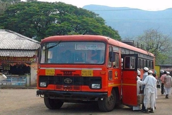 ST bus to run with vehicle tracking system From This Diwali एसटी किती वेळात येणार, ते मोबाईलवर समजणार!