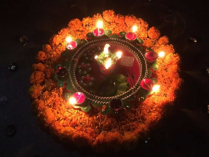 त्रिपुरारी पौर्णिमेनिमित्त नांदेडमधील महिलांनी दीपपूजन करुन दिवे पाण्यात सोडले