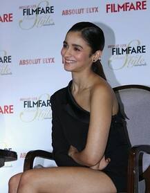 आलिया भट्टचा भन्नाट लूक