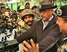 भारतीय जवानांचं मनोधैर्य वाढवण्यासाठी नाना थेट सीमेवर! 