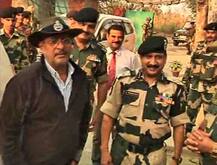 भारतीय जवानांचं मनोधैर्य वाढवण्यासाठी नाना थेट सीमेवर! 