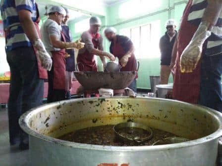 या कार्यक्रमासाठी प्रत्येकाला कामाचे वाटप झालेले असते. अगदी सामान खरेदीपासून ते आचारी आणि इतर बाबीवर देखरेख ठेवण्यापर्यंत सर्व कामे ही तरुण मंडळी मोठ्या उत्साहाने करतात.