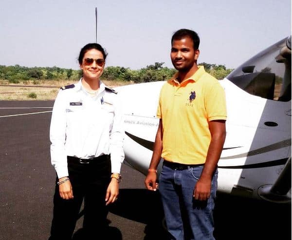 पल्लब दास हा एविएशन इंजिनिअर असून त्यानं भोपाळ ते गुनापर्यंत उड्डाणात गुल पनागला साथ दिली. 