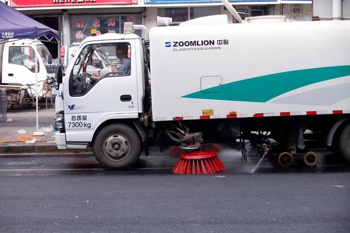 भारतातही व्हॅक्यूम क्लिनिंगचा व्यापक स्तरावर वापर होणं गरजेचं आहे. 