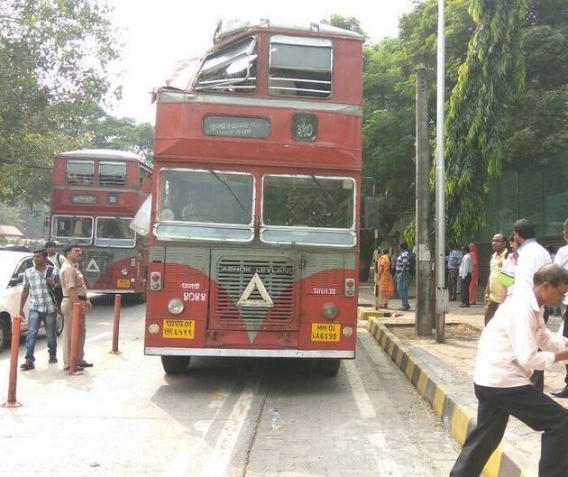 कुर्ला स्टेशनला जाणाऱ्या 310 क्रमांकाच्या बसला अपघात झाला.
