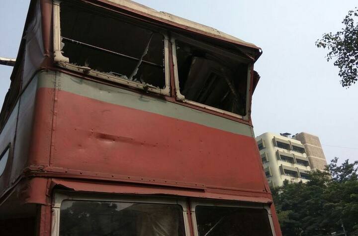 या अपघातात सहा जण जखमी झाल्याची माहिती आहे.