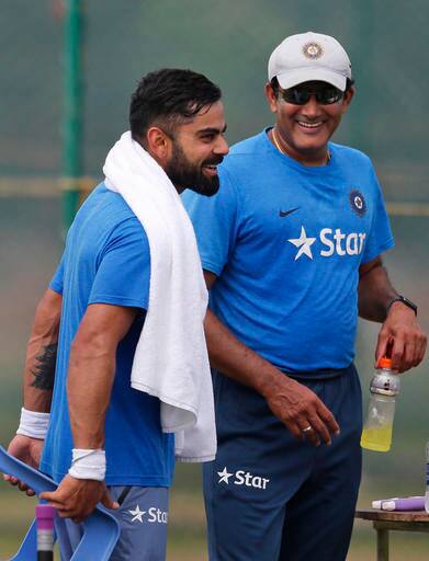  विराट कोहली इतर खेळाडूंसह नेटमध्ये प्रॅक्टिस करताना दिसून आला