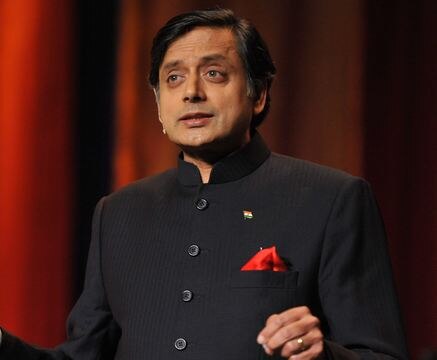 Shashi Tharoor Favors Inviting Pakistani Artists पाकिस्तानी कलाकारांना आमंत्रित केलं पाहिजे: शशी थरुर