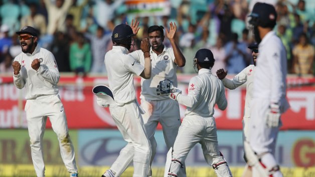 India England Second Test England Slip To 1035 In Reply To Indias 455 भारतीय गोलंदाजांचा प्रभावी मारा, इंग्लंडची घसरगुंडी