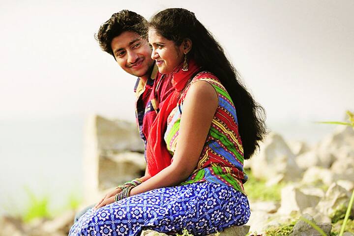मराठी सिनेसृष्टीत धुमाकूळ घालणाऱ्या सैराट सिनेमाचे हक्क नुकतेच बॉलिवूड दिग्दर्शक करण जोहरने घेतले आहेत. नागराज मंजुळेचा सैराट हिंदीत आणण्याची तयारी करण जोहरने केल्याचं सांगण्यात येत आहे. 