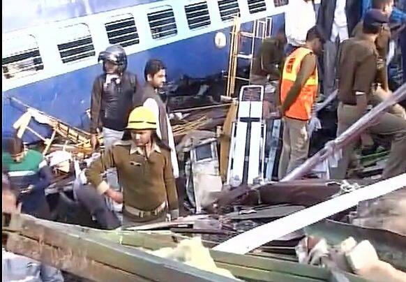 Patna Indore Express Derailed Eyewitness Told About The Magnitude 'डबे घसरले नि डोळ्यादेखत त्या चिमुरडीच्या शरीराचे दोन तुकडे'