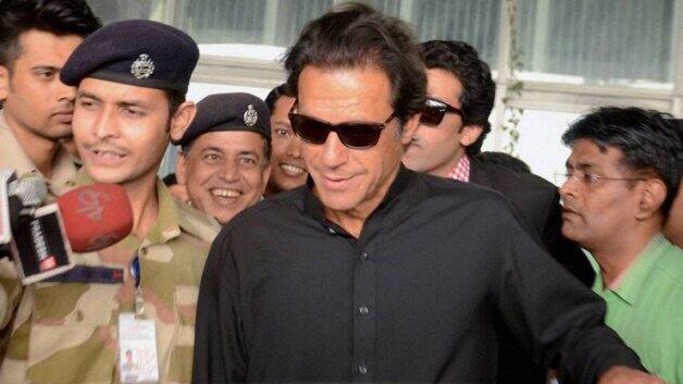 तिसऱ्यांदा तरी लग्नात यशस्वी होईन ही अपेक्षा : इम्रान खान Imran Khan Hints He Might Be Third Time Lucky In Marriage तिसऱ्यांदा तरी लग्नात यशस्वी होईन ही अपेक्षा : इम्रान खान