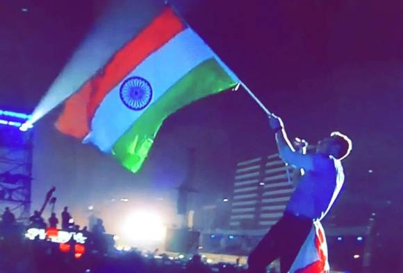 कोल्डप्लेच्या क्रिस मार्टीन भावा, इग्नोर कर!