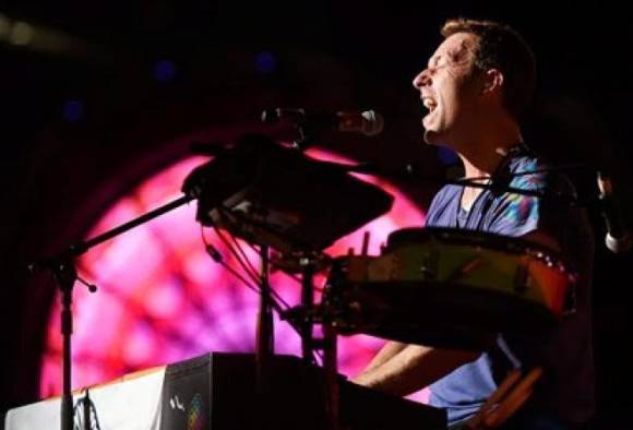 कोल्डप्लेच्या क्रिस मार्टीन भावा, इग्नोर कर!