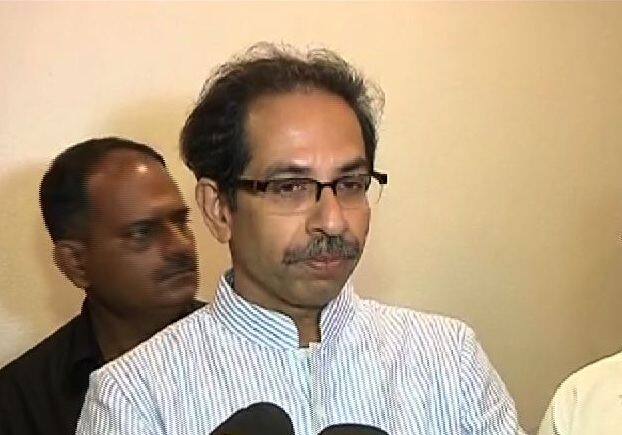 Uddhav Thackeray Clarify On Foundation Stone Ceremony Of Shivsmarak सन्मान दिला, तर शिवस्मारकाच्या भूमीपूजनाला जाणार : उद्धव ठाकरे