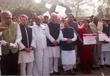 नोटाबंदीविरोधात दिल्लीत दोनशे खासदारांचं धरणं आंदोलन