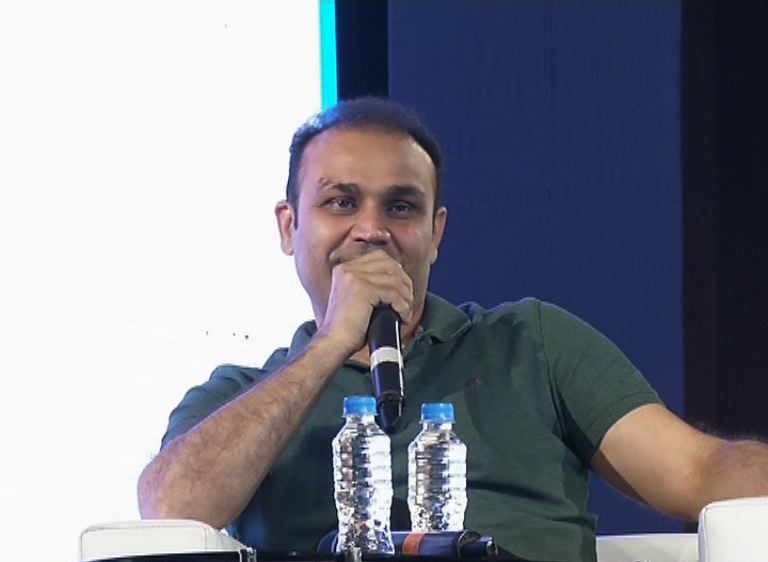 \'एकटा माणूस परिवर्तन घडवतो, पण...\' नोटाबंदीवर सेहवागचे षटकार