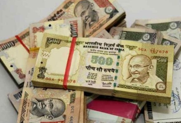 Cabinet Clears Promulgation Of An Ordinance To Penalise Persons Holding Junked Rs 500 1000 Notes वटहुकूम जारी, जुन्या नोटा बाळगल्यास मोठा दंड!