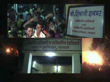 50 लाखांची लाच घेताना पकडलं, गावकऱ्यांनी फटाके फोडले