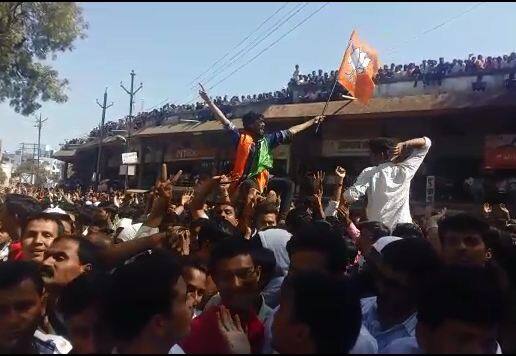 नगरपालिका निवडणुकीत कमळ फुललं, भाजपचे 52 नगराध्यक्ष