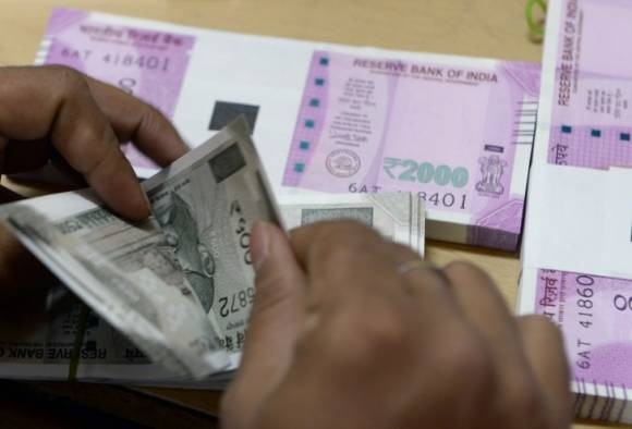 Reserve Bank Of India Relaxes Cash Withdrawal Rule नव्या नोटांची जेवढी रक्कम बँकेत भराल, तेवढी रक्कम काढता येणार