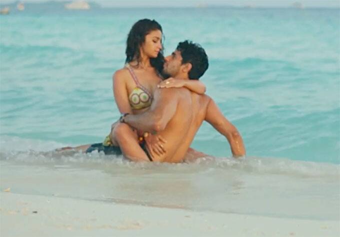 काही दिवसांपूर्वीच सिद्धार्थ आणि आलियाचे ब्रेकअप झालं आहे. पण नेहाच्या कार्यक्रमातील आलियाच्या उत्तरावरुन ती अजूनही त्याच्या प्रेमात असल्याचे स्पष्ट होते.