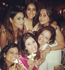 अभिनेत्री किश्वर मर्चंटच्या बॅचरलेट पार्टी!