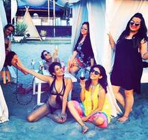 अभिनेत्री किश्वर मर्चंटच्या बॅचरलेट पार्टी!