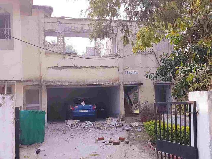 सैनिकांच्या तळावर हल्ला केल्यानंतर लागून असलेल्या लष्करी निवासामध्ये दहशतवाद्यांनी शिरकाव करण्याचा प्रयत्न केला. 