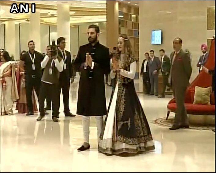 युवराज सिंह आणि हेजल (Photo: Twitter ANI) 