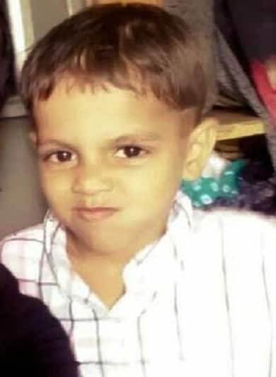 Mumbai 6 Year Old Kid Dies Due To Pothole In Kurla बीएमसीने खोदलेल्या खड्ड्यात पडून चिमुकल्याचा मृत्यू