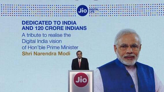 रिलायन्स जिओने जाहिरातीत मोदींचा फोटो वापरल्याने दंड? रिलायन्स जिओने जाहिरातीत मोदींचा फोटो वापरल्याने दंड?
