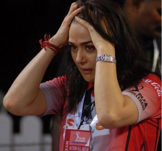 Preity Zintas Cousin Brother Nitin Chauhan Commits Suicide प्रिती झिंटाच्या भावाची आत्महत्या, पत्नीसह सासू-सासरे अटकेत