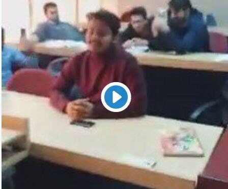 Pakistani Student Sung Song In Front Of Teacher Video Goes Viral 'आज पढाने की जिद ना करो..', पाकिस्तानी विद्यार्थ्याचा शिक्षिकेसमोर ठेका