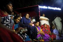 जयललितांची प्रकृती चिंताजनक, अपोलो हॉस्पिटलबाहेर समर्थकांची गर्दी