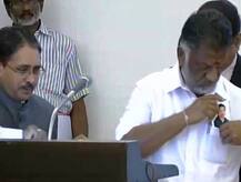 \'अम्मा\'च्या फोटोसह पन्नीरसेल्वम यांनी मुख्यमंत्रीपदाची शपथ घेतली!