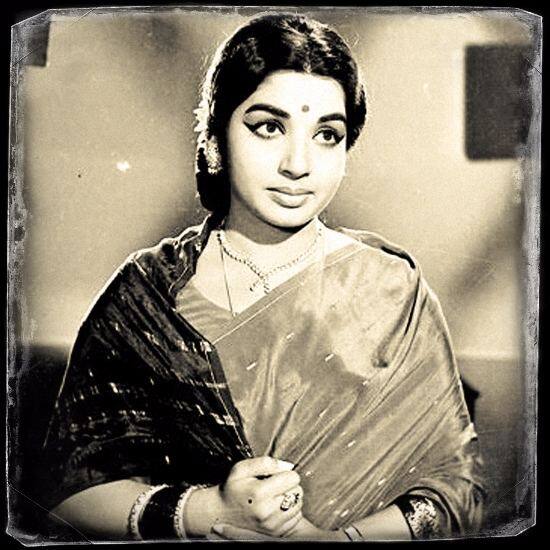 कठोर शासनासाठीही जयललिता कायम चर्चेत राहिल्या. 2001 मध्ये सरकारी कर्मचाऱ्यांनी संपाचं हत्यार उगारल्यानंतर जयललिता यांनी एकाच वेळी तब्बल दोन लाख कर्मचाऱ्यांना बडतर्फ केल्याने खळबळ माजली होती.