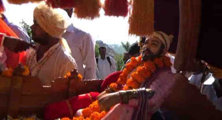 Shivpratap Din Celebrated On Pratapgad Fort In Satara 'जय शिवाजी, जय भवानी'च्या जयघोषात प्रतापगडावर शिवप्रताप दिन साजरा